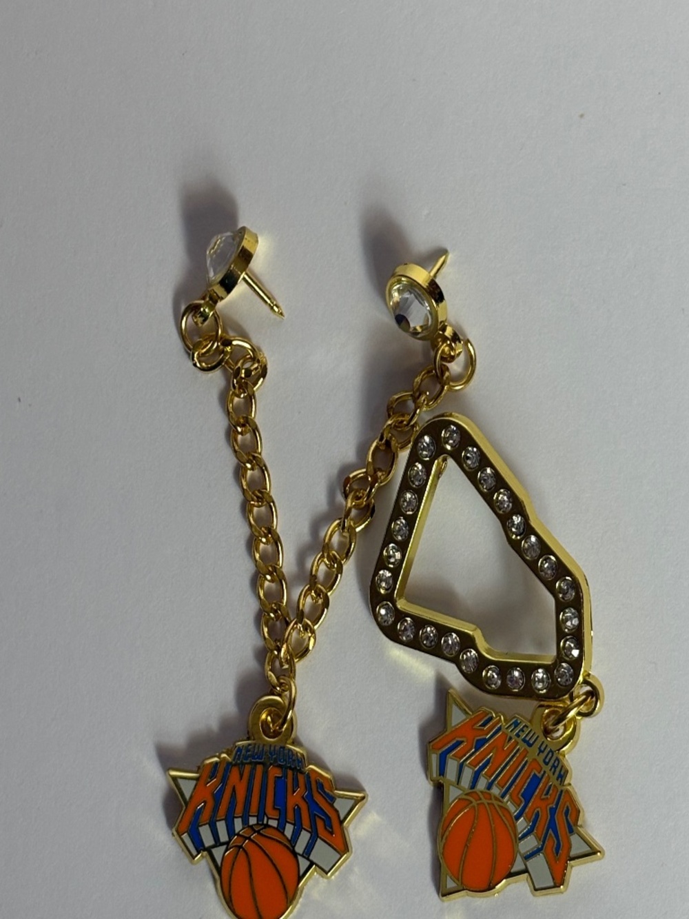 2 New Era New York NY Knicks Hat Pin Frame Chain Bundle Hats Hatpin Pins